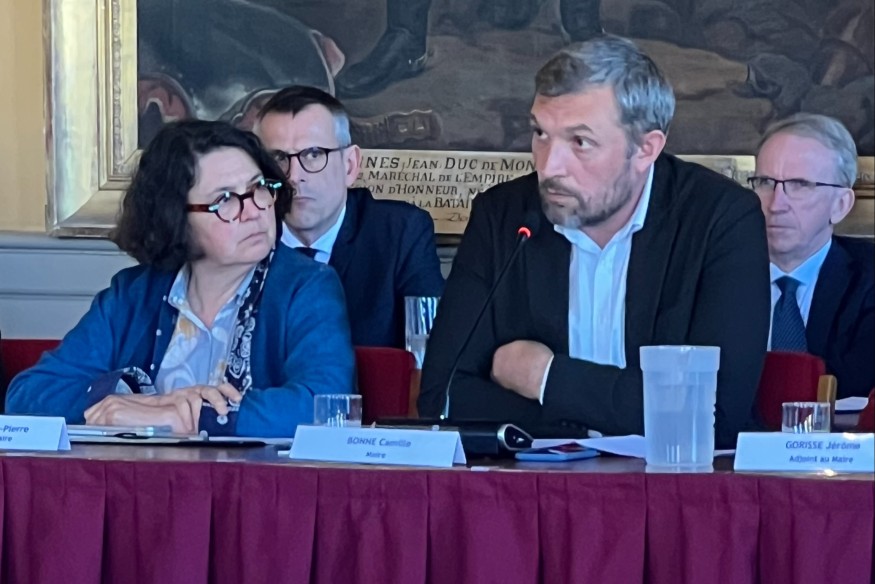 Auch : nouveau projet concrétisé dans la Caserne Espagne, indemnités du maire et des adjoints, fiscalité : un premier conseil municipal dense et parfois accroché