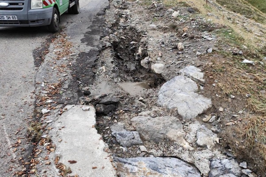 Hautes-Pyrénées : suite aux violents orages du week-end, les travaux de déblayage se poursuivent sur la route du Col du Tourmalet
