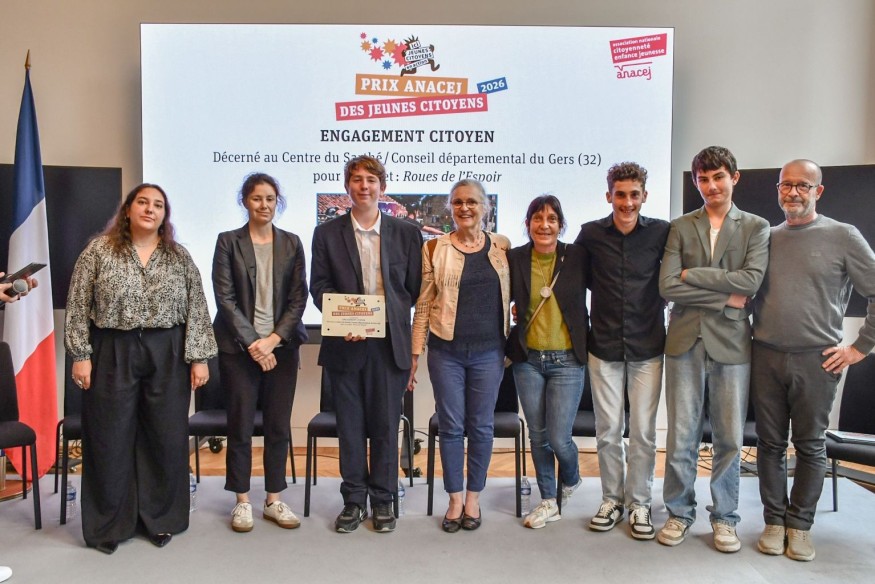 Dans le Gers, des jeunes en difficulté gagnent en mobilité en rendant service aux aînés : un projet primé au niveau national.