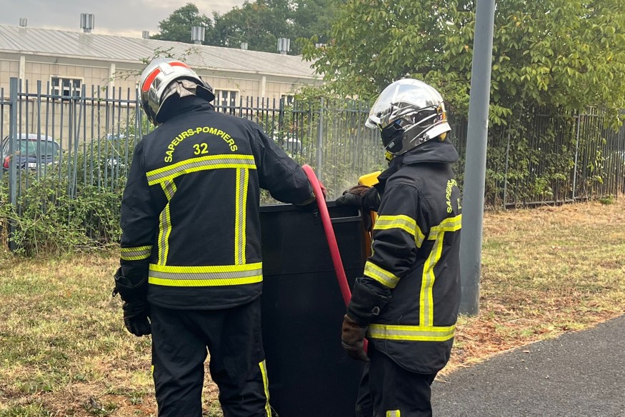 « Un acte inacceptable » : le SDIS 65 dénonce l’agression d’un pompier de Tarbes lors de l’extinction d’un feu de poubelles lors du 4e acte de mobilisation des lycéens
